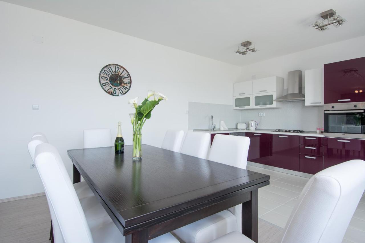 Lux Apartman S Pogledom Na More 特罗吉尔 外观 照片